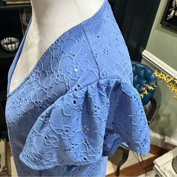 Michael Kors Blue Floral Textured Flutter Sleeve Blouse Size Medium - Picture 5 of 11